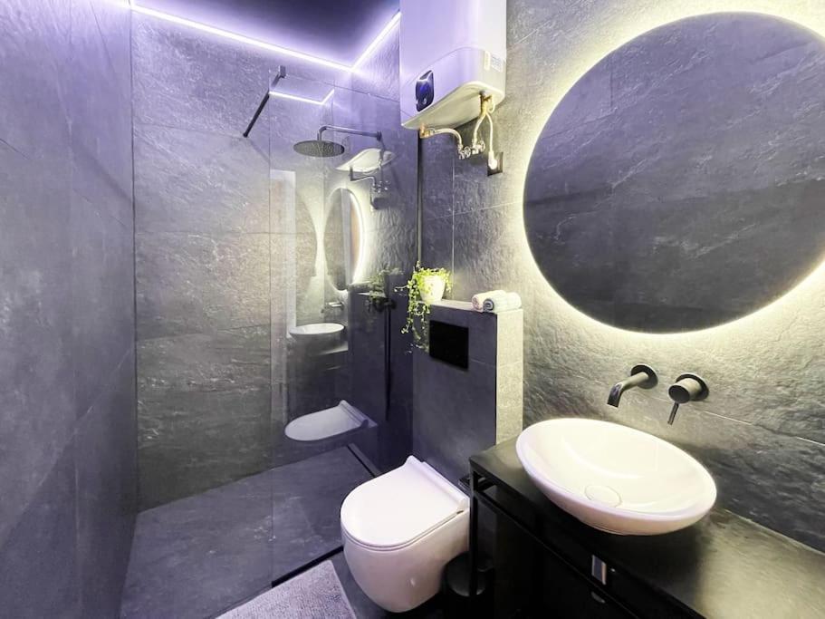 Nikiszowiec - Modern Silesian Apartment คาโตวีตเซ ภายนอก รูปภาพ