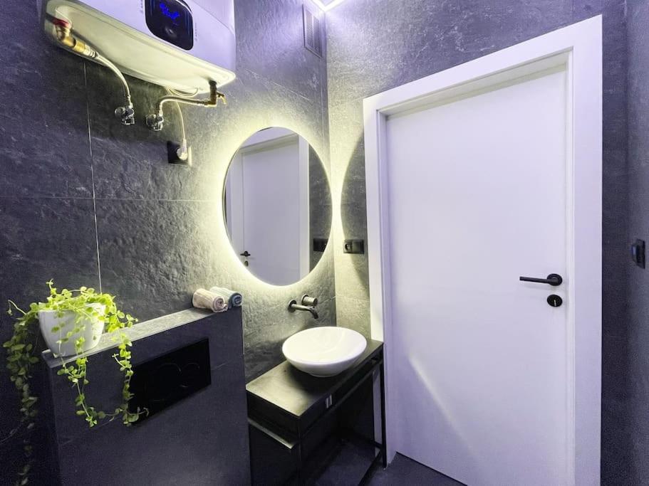 Nikiszowiec - Modern Silesian Apartment คาโตวีตเซ ภายนอก รูปภาพ